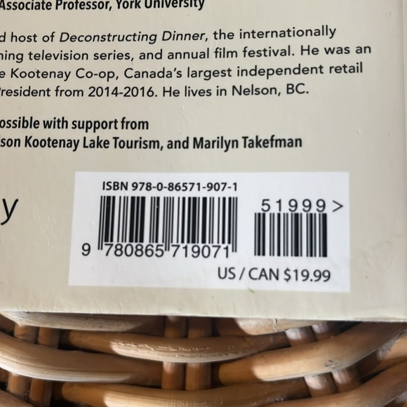 Grocery Story: The Promise of Food Co-Ops in the Age of Grocery Giants -- Jon St - Picture 3 of 6